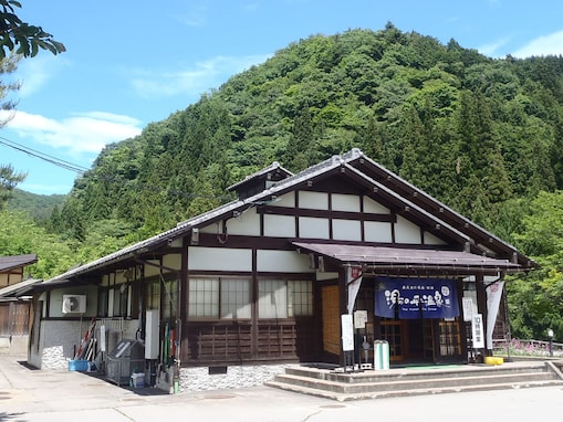 【岐阜県の人気日帰り温泉】「湯の平温泉」は清流長良川のせせらぎと豊かな自然に包まれた奥長良の名湯。ぬるりとした肌触りのツルツル温泉でリラックス