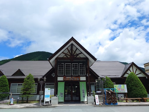 【山梨県の人気日帰り温泉】「多摩源流温泉 小菅の湯」は大自然に囲まれた癒やしの施設