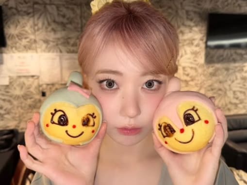「悲惨な事に」宮脇咲良、美腹筋のぞく姿公開も「まって、最後アンパンマン…笑」「お顔が大変なことに」の声