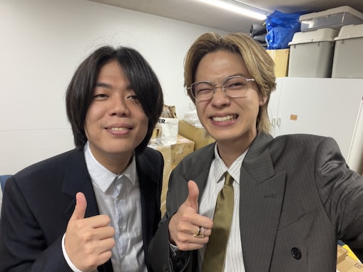 「じゃあ、結婚はしてるってコト!?」人気YouTuber、“付き合ってはないです”疑惑否定。「2枚目背後霊いてしぬ」