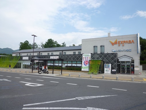 炭酸ガスの泡風呂や展望風呂も！ 高速道路を降りずに立ち寄れる「サービスエリアの入浴施設」3選