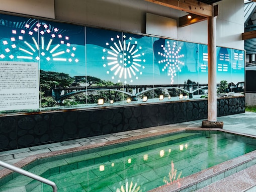 【山形県の人気日帰り温泉】「テルメ柏陵健康温泉館」は1日のんびり過ごせる施設。日によってお湯の色が変わる源泉100％かけ流し温泉が自慢