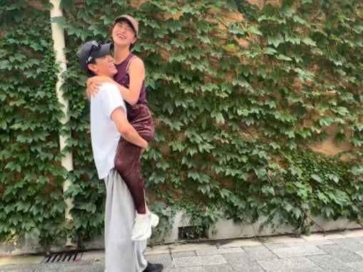 「寂しいね頑張って」村上佳菜子、“遠距離結婚”中の夫とのラブラブショットに反響「めちゃ飛んでる笑」