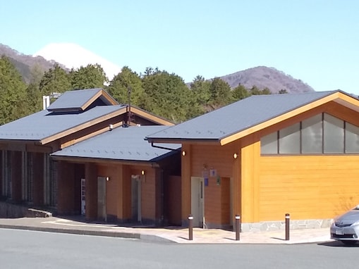 道の駅「箱根峠」は神奈川県内で最初に誕生した道の駅。絶景を望むスポットで夏を満喫｜足柄下郡箱根町の人気道の駅