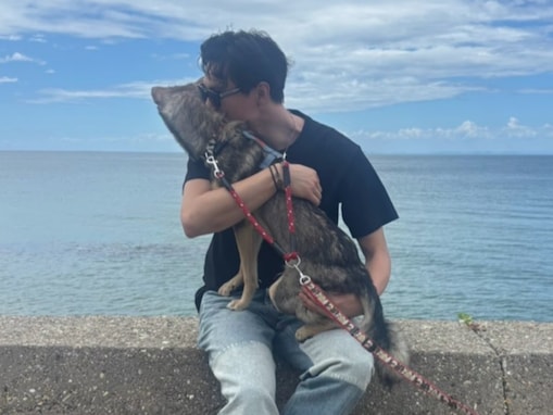 「腕巻き付けてて可愛い」バレー・高橋藍、愛犬との淡路島旅行を公開！ 「尊すぎて吹っ飛ぶ」「幸せそう」