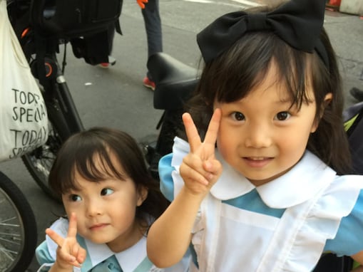 「お父さんに似てるけど可愛い」エハラマサヒロ、美人娘たちの顔出しショットに「そっくり」の声！