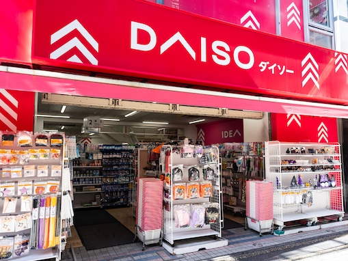 「こんなに可愛いのに100円」ダイソーのサンリオ「ぷくっとシール」が話題。ひとり1個の争奪戦