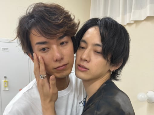 「なんかねっとりしてる」モナキ、密着ツーショットに反響！ 「BL」「けんけんちか！！」