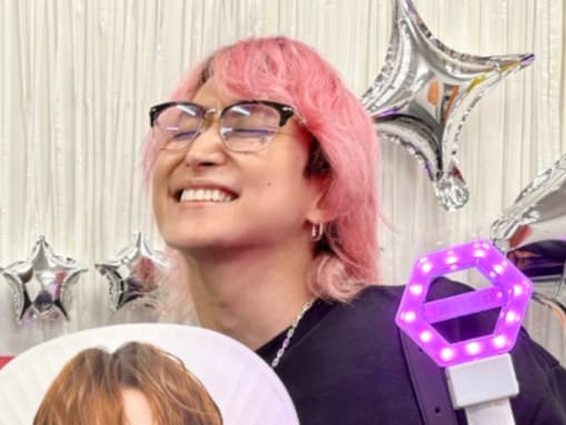 「強火お兄さんだ」佐久間大介、先輩アイドルのライブ参戦！ 「もうファンの顔してる」「最幸の2人」
