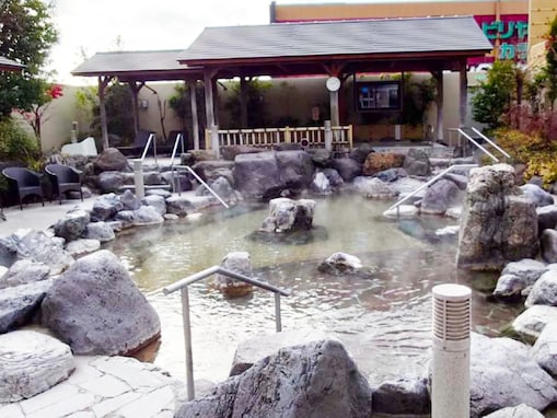 【岐阜県の人気スーパー銭湯】「天然温泉 大垣コロナの湯」は温泉とエンタメを満喫できる複合施設。ダイナミックな露天岩風呂や種類豊富な内湯が魅力