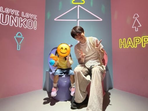 「信じられない普通に」梶裕貴、娘との親子ショット公開「便器に座っていながら爽やかに決まる親子って…」
