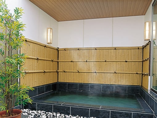 【香川県の人気スーパー銭湯】「春日なごみの湯 湯楽温泉」は10種類のお風呂とサウナが楽しめる日帰り天然ラドン温泉施設