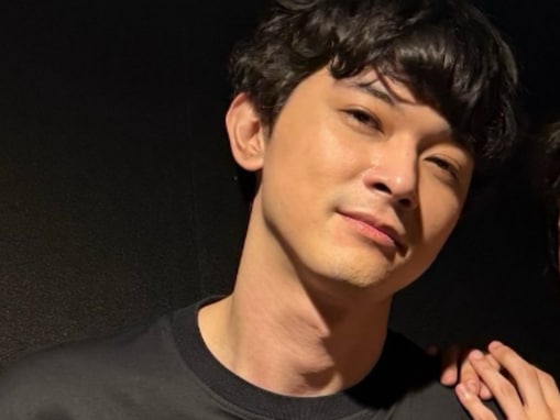「照れてる様な」吉沢亮、イケメン俳優との仲良しショット公開！ 「いい意味での彼女感健在」「尊い」