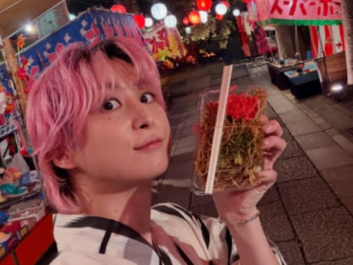 「完全に彼女目線」佐久間大介、“彼氏感”あふれる祭りショットに「浴衣姿のさっくんが素敵すぎて…」反響