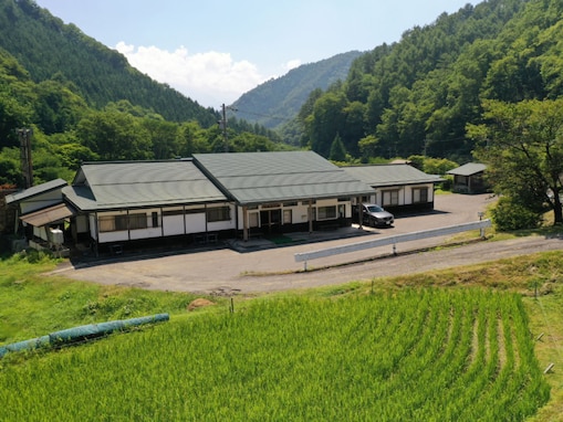 【長野県の人気日帰り温泉】「二本木の湯」はシュワシュワ天然炭酸泉が楽しめる施設。源泉掛け流しのお風呂でリラックス