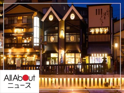 今なら500円オフクーポンでお得！ 湯畑目の前で100％源泉掛け流しの貸切風呂や足湯を満喫できる「草津温泉 湯畑草菴」