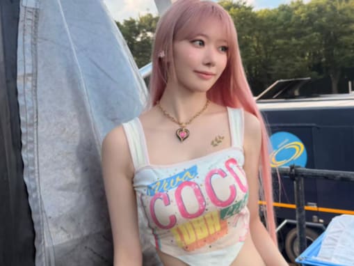 「おへそまで美人」宮脇咲良、バキバキ美腹筋を披露「スタイル維持してるな〜」「キレイ過ぎる推し」
