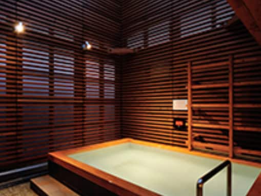 【東京都の人気銭湯】「光明泉」は都会のオアシスとして親しまれる施設。高濃度炭酸泉や人工ラジウム泉でリラックス