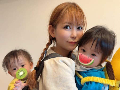 「ええ！！だいぶ成長されている」中川翔子、双子を一人で抱える姿に反響「すっかり母ちゃん業満喫してるなぁ」