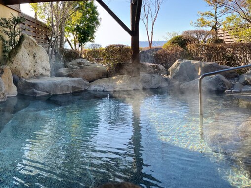 【福岡県の人気日帰り温泉】「美奈宜の舞」は源泉掛け流しの“美人の湯”や家族風呂が楽しめる施設。トロリとした泉質でリラックス