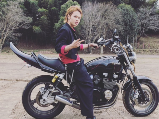バイクが似合うと思う「STARTO社タレント」ランキング！ 「上田竜也」を大差で抑えた1位は？