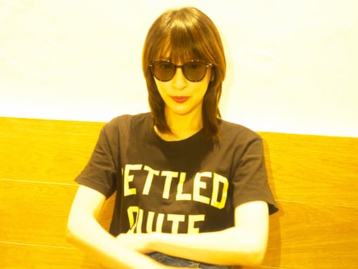 「マフィアか！？」奥菜恵、サングラス掛けたラフな姿に「似合いすぎ」「綺麗な鼻筋してるから似合う」