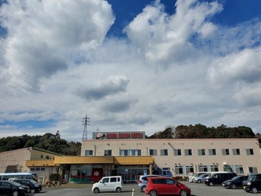 薬湯と広いサウナ、夏はプールも。茨城県稲敷市「あずま健康センター」は1992年開業の空気が残る健康ランド