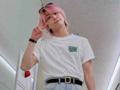 「太もも全部見えそう」佐久間大介、ダメージデニム履く姿にファンもん絶！「破けてくれて感謝したい」