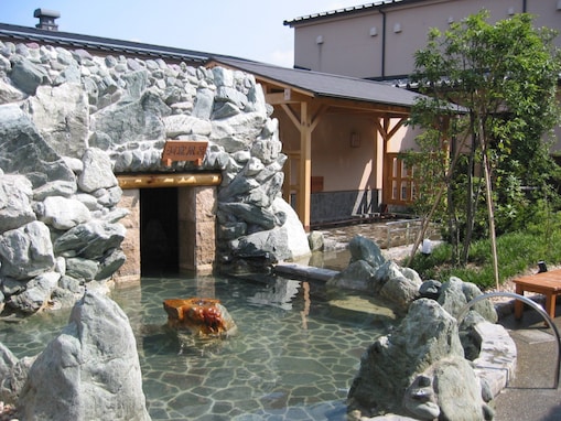 【宮城県の人気スーパー銭湯】「極楽湯 富谷店」は地下1800メートルから湧き出る高張泉の天然温泉が魅力の施設