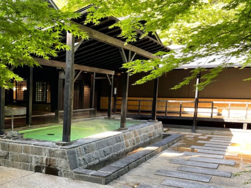 【岐阜県の人気日帰り温泉】「里山の湯（ぎふ清流里山公園）」は富士山のタイル画や露天風呂が魅力の施設。7種のお風呂やサウナでリラックス