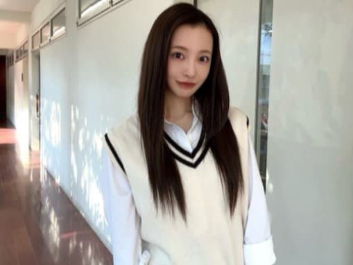 「流石に35歳に見えないよ」板野友美、制服姿に反響！ 「違和感ないな」「クラスのマドンナやん」