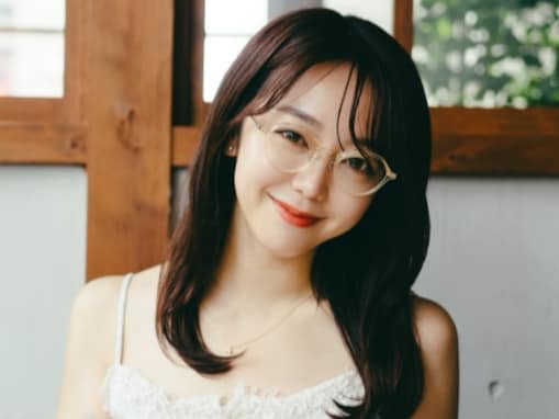 「めっちゃ色っぽ綺麗よ〜っ」峯岸みなみ、美肩＆デコルテ際立つレースキャミ姿を披露！「美しい、、」