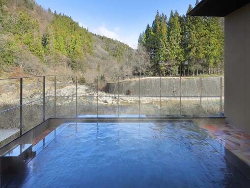 今ならクーポンで500円オフ！ 全9室のプライベート宿「土湯温泉 ホテル向瀧」で渓谷の絶景露天風呂と和食・フレンチの極上食を楽しもう