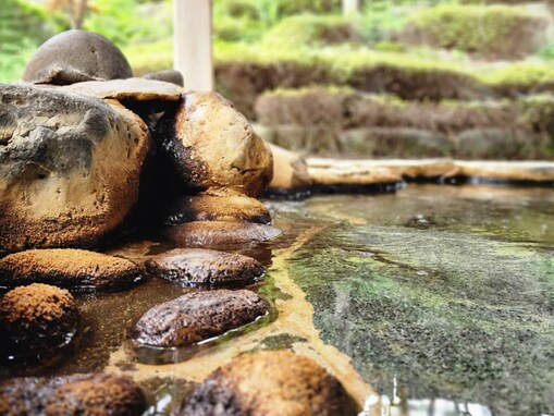 【岩手県の人気日帰り温泉】「薬師堂温泉」は19種の効能を持つ珠玉の湯が魅力の施設。天然岩の庭園露天風呂でリラックス