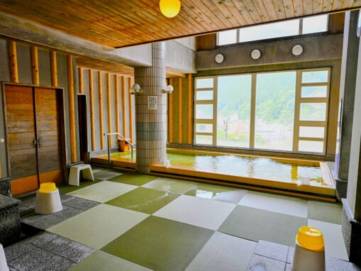 【岐阜県の人気日帰り温泉】「白鷺乃湯」は大正ロマン漂う畳敷きの内湯が魅力の老舗温泉。下呂の名湯とロマネスク様式の洋館風建築でリラックス