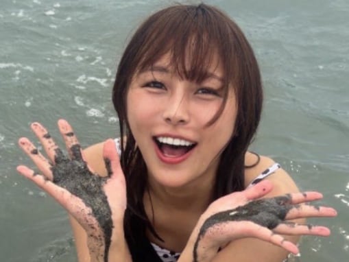 「めっちゃスタイルええやん」美人大食いYouTuberの圧巻スタイルに「これでラーメン10杯余裕なんだぜ…」の声