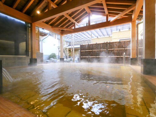 【東京都の人気スーパー銭湯】「東京染井温泉 SAKURA」は天然温泉と和の情趣あふれる癒やしの空間。琥珀色の湯とスタジアムサウナでリラックス