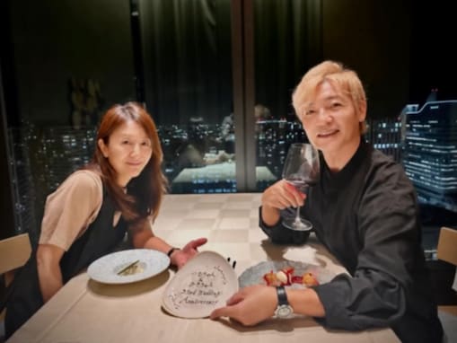 つるの剛士、美人妻との顔出しショット公開！ 「23回目の結婚記念日」を祝う。“超絶に好きっす”惚気も