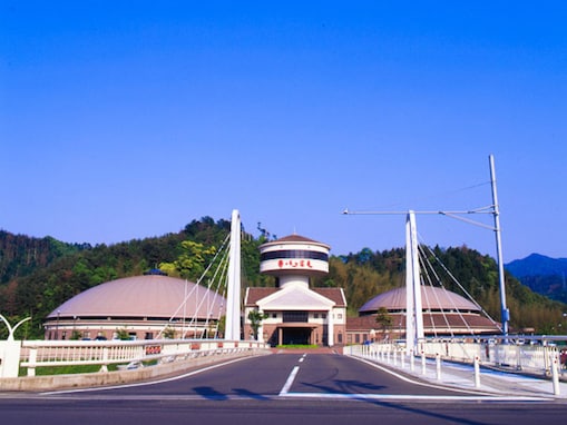 【福井県の人気日帰り温泉】「あみーシャン大飯」は最上階の展望風呂が魅力の施設。屋内展望風呂でリラックス