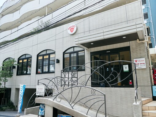 【東京都の人気銭湯】「南青山 清水湯」は表参道駅から徒歩2分と好立地な都市型銭湯施設。高濃度炭酸泉や全館軟水使用のお湯でリラックス