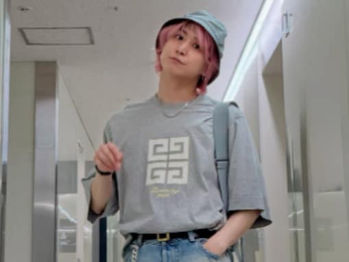 「足長すぎませんか??」佐久間大介、圧巻スタイルの私服姿を披露！ 「本当にスタイル良い」