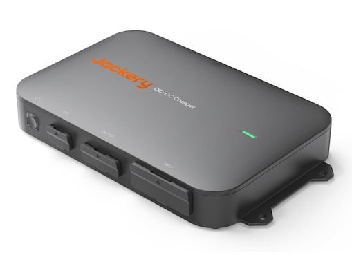 走行中にポータブル電源を迅速充電。Jackeryの車載用走行充電器で車中泊やアウトドアの電力不足を解消！