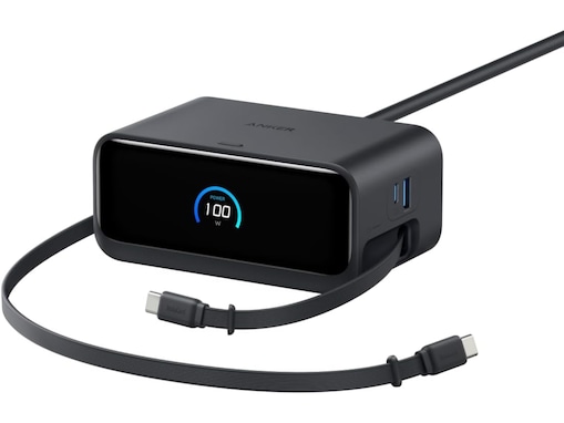 巻取り式ケーブルでデスク周りがすっきり整う。Ankerの電源タップは最大100W出力と7ポート搭載で複数機器をまとめて充電できる優れもの