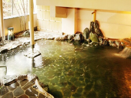 榊原温泉唯一の源泉かけ流し大浴場に、3種類の貸切展望露天風呂。三重県の人気日帰り温泉「湯元榊原舘 日帰り温泉 湯の庄」の魅力とは