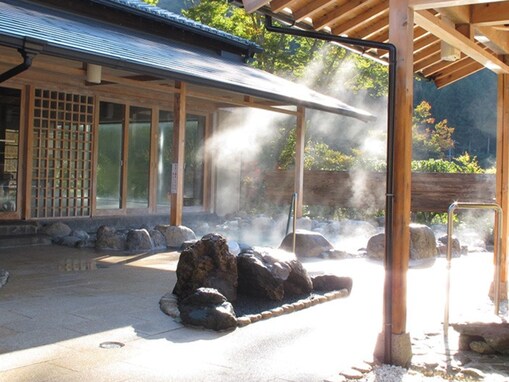 マキ風呂やかめ風呂など全11種類の湯舟に、サウナと水風呂。三重県の人気日帰り温泉「香肌峡温泉 いいたかの湯」の魅力とは