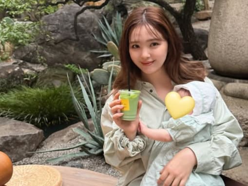 「手足がむちむちで可愛い」藤田ニコル、娘とのリンクコーデ姿！ 「優しいママの顔」「こっちまで癒される」