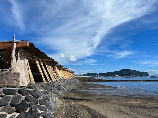【鹿児島県の人気スーパー銭湯】「砂むし会館 砂楽」は海岸の自然湧出温泉を利用した砂むし温泉を楽しめる施設