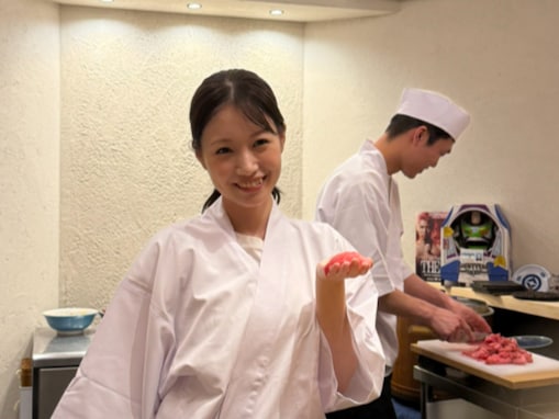 村重杏奈、元アイドルが握るすし屋へ！ 「みおたすって数億年ぶりに聞いたわw」「先輩後輩の関係」