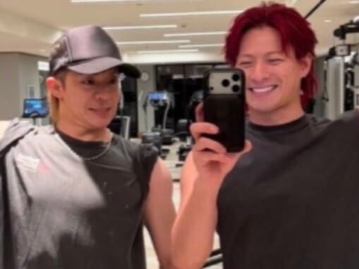 「え、ほんとの腕？」平野紫耀、LAでのムキムキな近影公開！ 「腕の太さにびっくり!!」「筋肉デカ！」