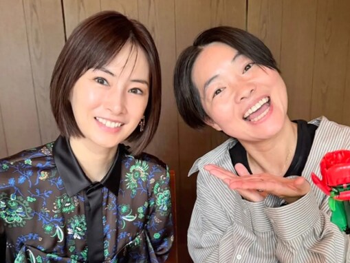「仲良しで素敵」北川景子、「親友」とのバースデーショットに反響！ 「とってもいい笑顔！」